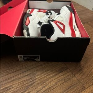 Air Jordan 4 retro in excellent condition. Only worn a few times.